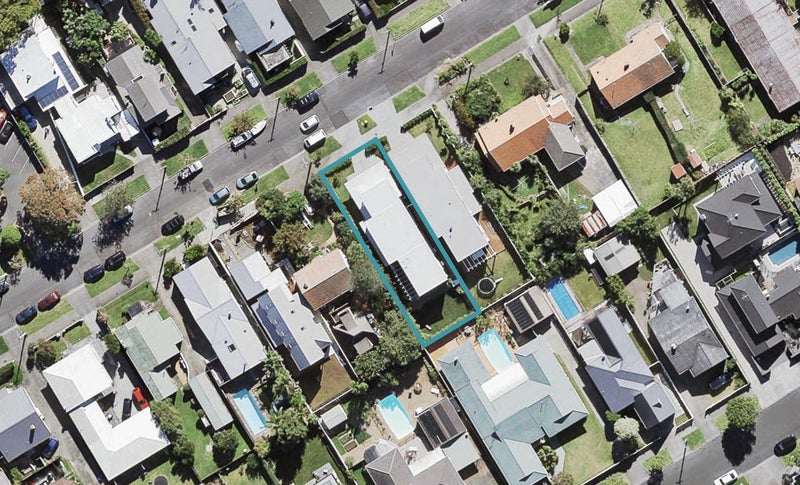 25 Buxton Street, Point Chevalier, Auckland - Carousel 1