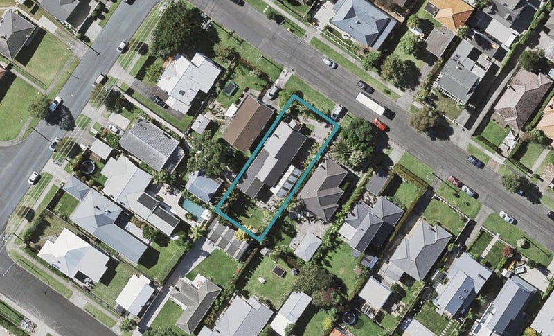1 Coronation Street, Belmont, Auckland - Carousel 1