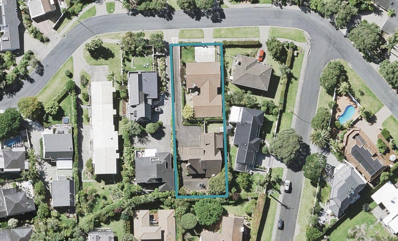 2/9 Whitby Crescent, Mairangi Bay, Auckland - Carousel 1