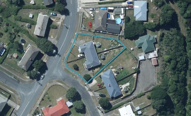 128 Bedford Street, Cannons Creek, Porirua - Carousel 1