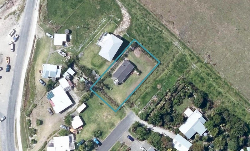 2 Taylor Street, Māhia - Carousel 1