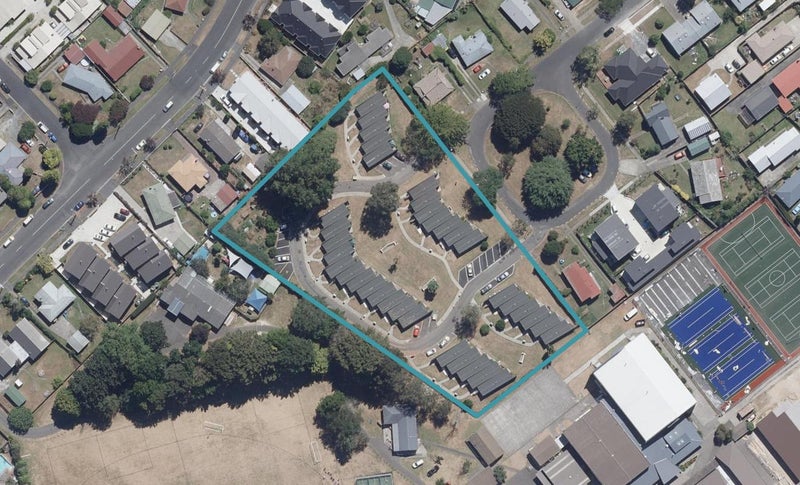 12A/16 Crosher Place, Silverdale, Hamilton - Carousel 1