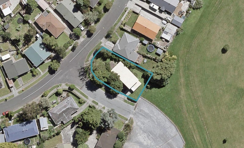 1 Michigan Crescent, Totara Park, Upper Hutt - Carousel 1