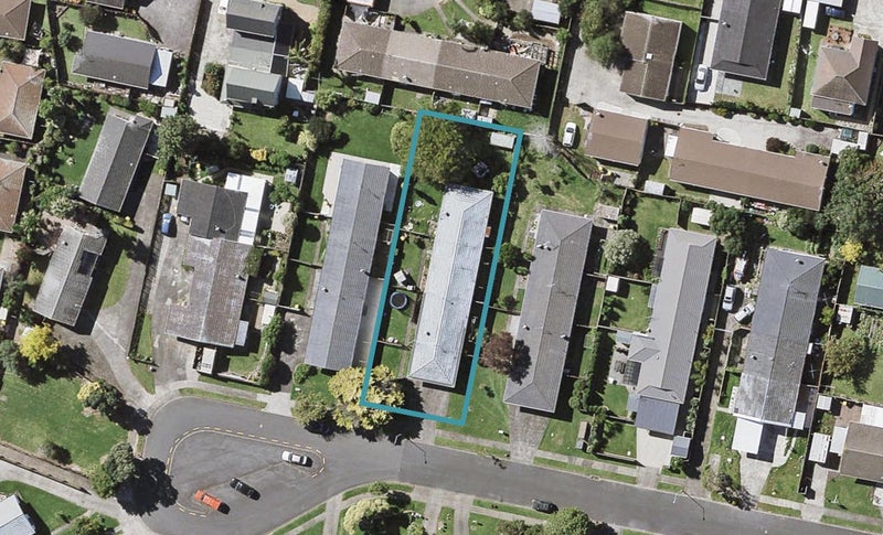 2/17 Latham Avenue, Pakuranga, Auckland - Carousel 1
