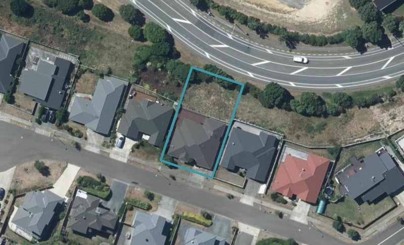 20 Aspiring Terrace, Aotea, Porirua - Carousel 1