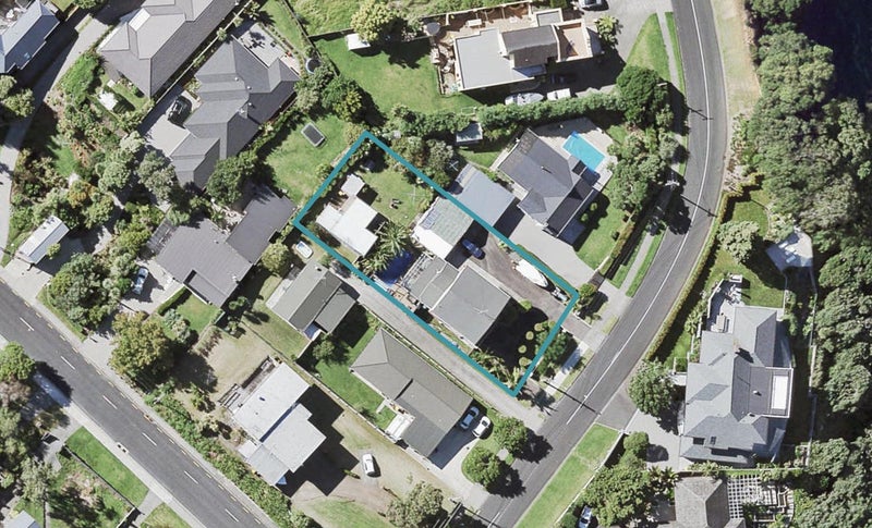 6 Marine Parade, Mellons Bay, Auckland - Carousel 1