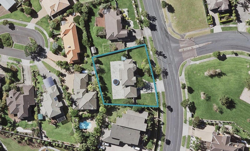 11 Santa Ana Drive, Shamrock Park, Auckland - Carousel 1