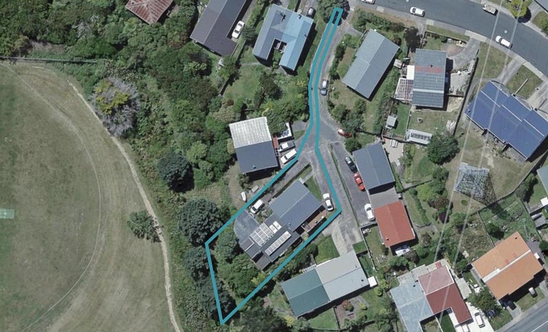 13B Colchester Crescent, Newlands, Wellington - Carousel 1