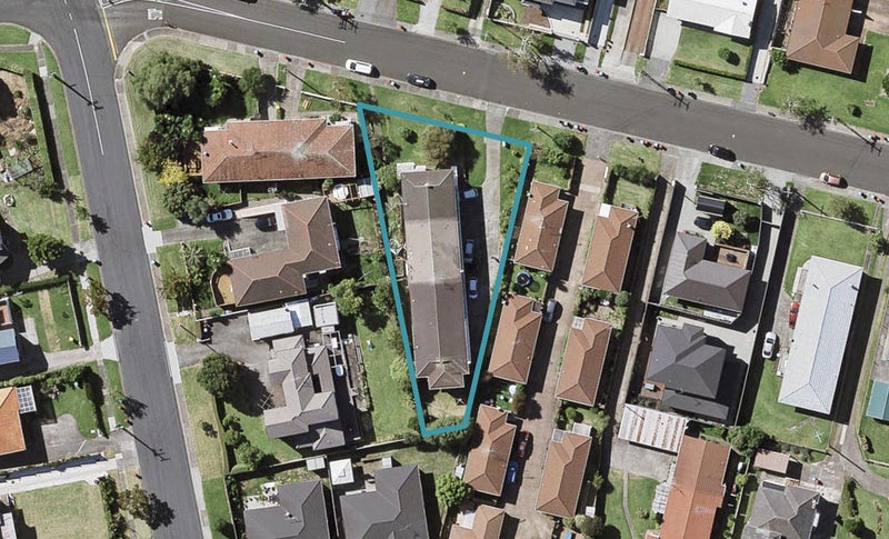 2/3 Allenby Road, Panmure, Auckland - Carousel 1