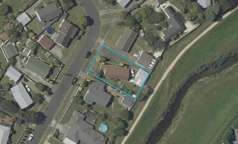 35 Rosedale Crescent, Cloverlea, Palmerston North - Carousel 1