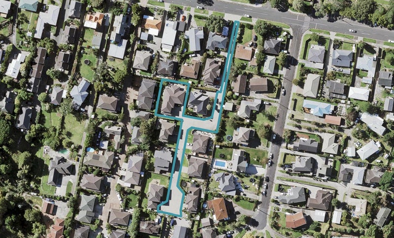 29B Paparoa Road, Cockle Bay, Auckland - Carousel 1