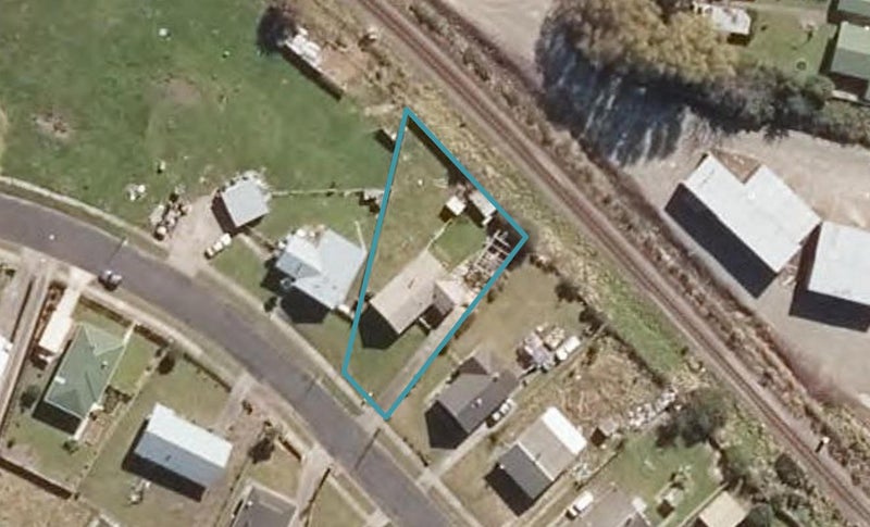 24 Gordon Crescent, Marton - Carousel 1