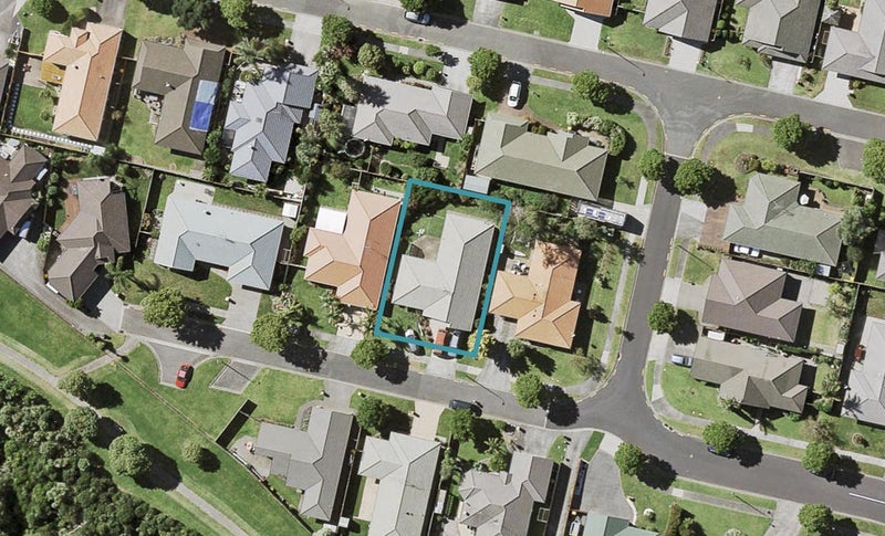 11 Morestead Avenue, Huntington Park, Auckland - Carousel 1