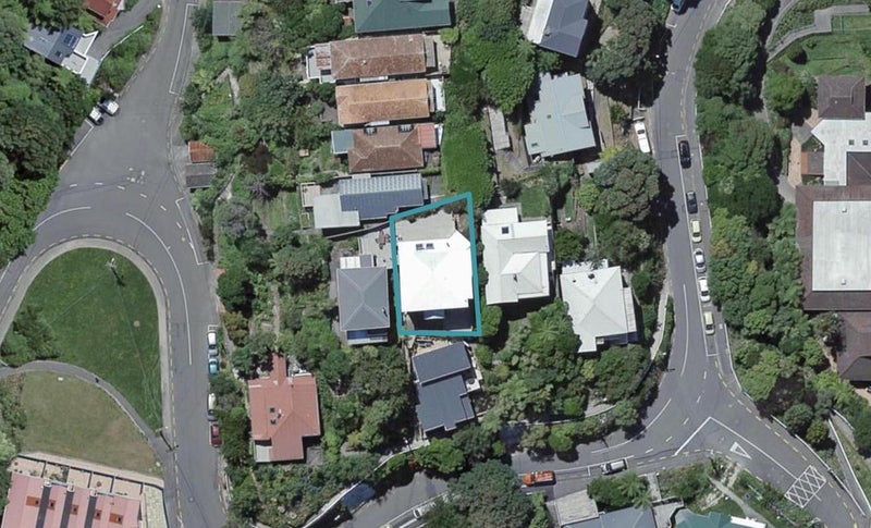 92 Kelburn Parade, Kelburn, Wellington - Carousel 1