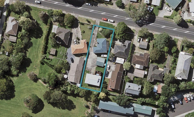2/33 Reeves Road, Pakuranga, Auckland - Carousel 1