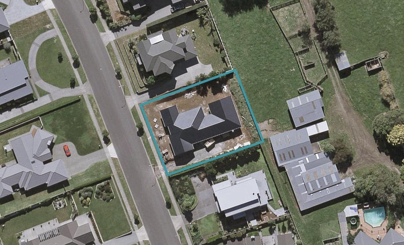 8 Links Drive, Waiwhakaiho, New Plymouth - Carousel 1