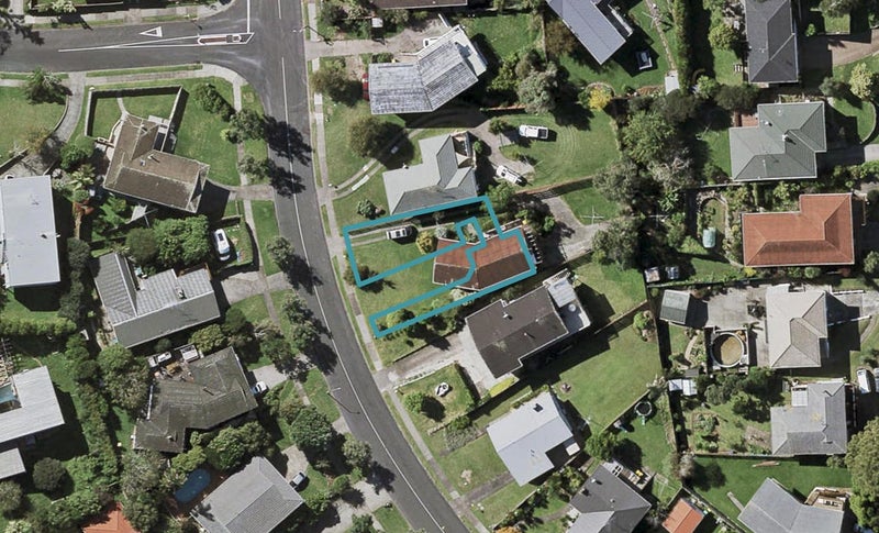 24B Chatsworth Crescent, Pakuranga Heights, Auckland - Carousel 1