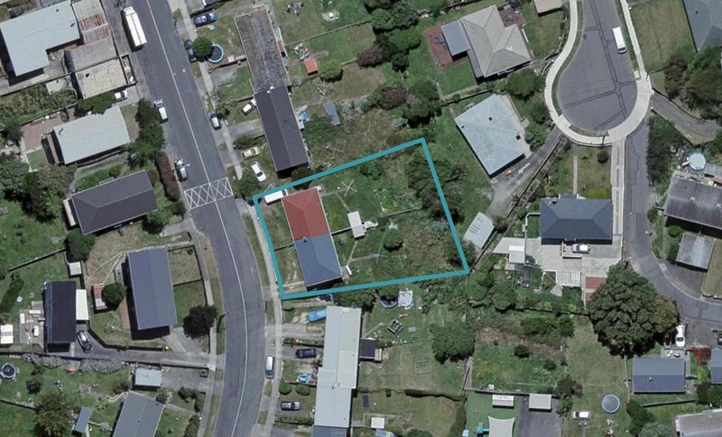 42 Bell Street, Tawa, Wellington - Carousel 1