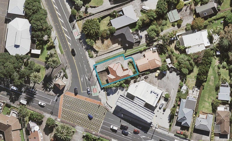 1 Lake Road, Northcote, Auckland - Carousel 1