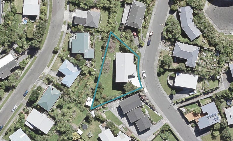 3 Honeysuckle Grove, Maungaraki, Lower Hutt - Carousel 1