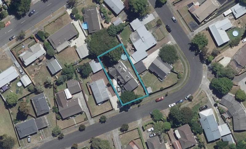 8 Matipo Crescent, Pukete, Hamilton - Carousel 1