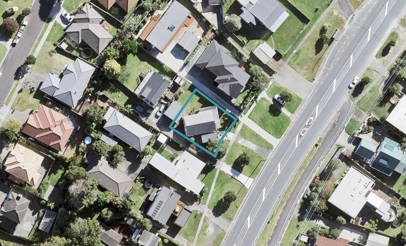 880 East Coast Road, Northcross, Auckland - Carousel 1