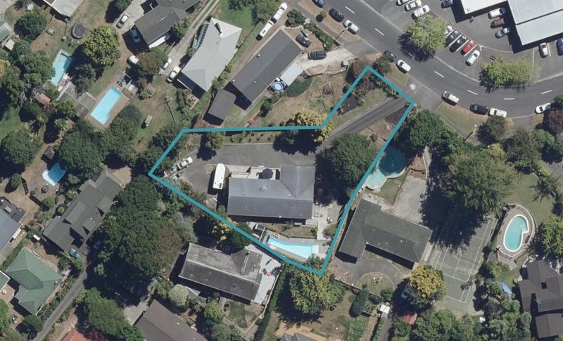 11 Queenwood Avenue, Queenwood, Hamilton - Carousel 1