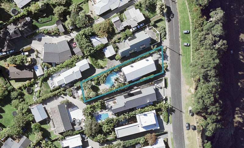 26 Marine Parade, Mellons Bay, Auckland - Carousel 1