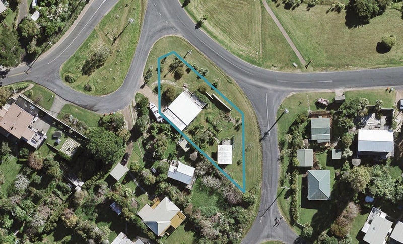 24 Mako Street, Oneroa, Waiheke Island - Carousel 1