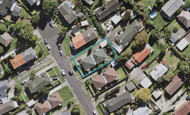 2/21 Mannering Place, Hillcrest, Auckland - Carousel 1