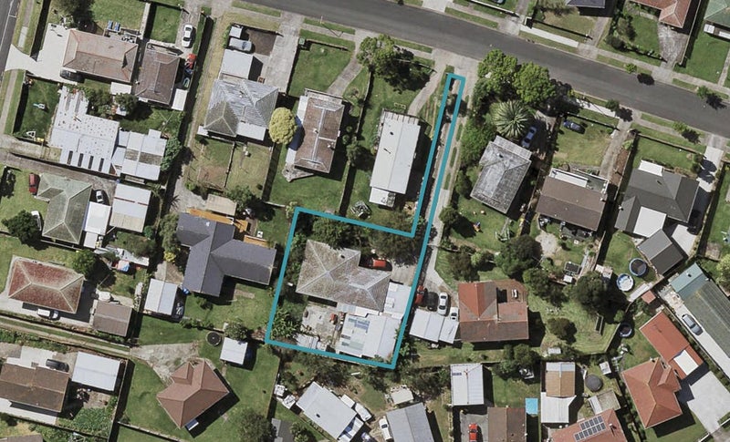 11 Maytime Street, Clover Park, Auckland - Carousel 1