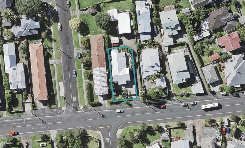 30 Old Lake Road, Narrow Neck, Auckland - Carousel 1