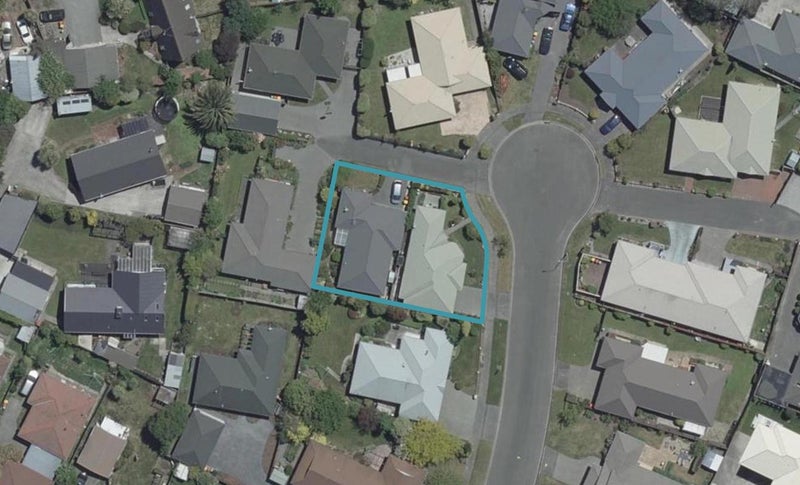2/9 Innisfree Place, Northwood, Christchurch - Carousel 1