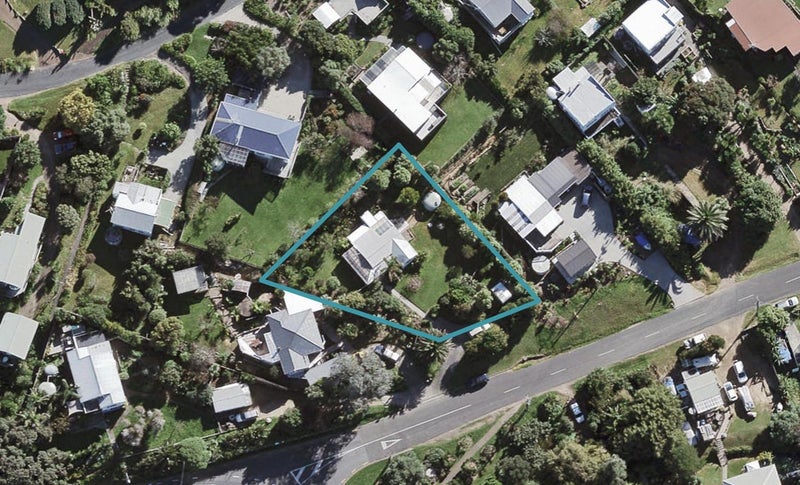 23 Hamilton Road, Surfdale, Waiheke Island - Carousel 1