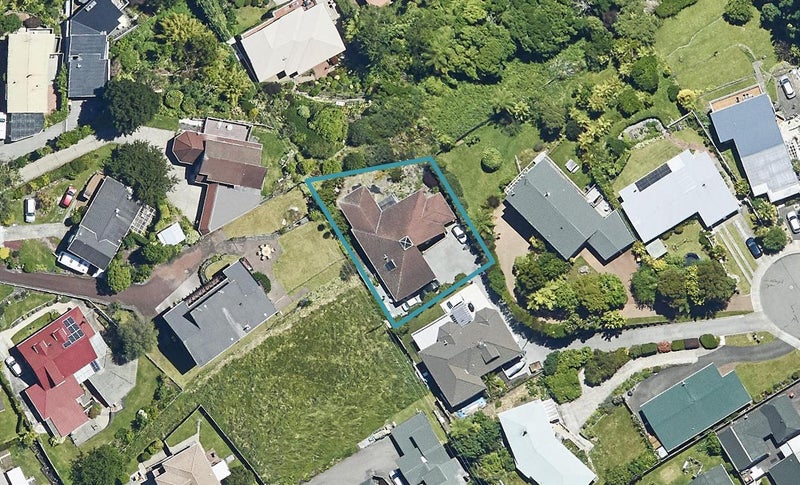 8 Naera Place, Kawaha Point, Rotorua - Carousel 1