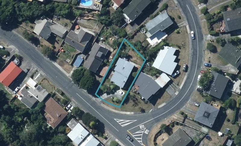 15 Penryn Drive, Camborne, Porirua - Carousel 1
