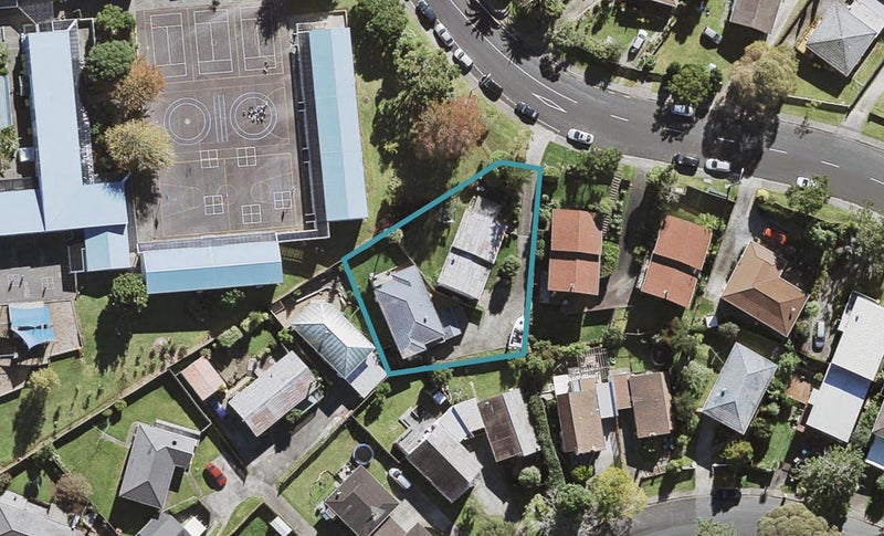 2/58 Bayview Road, Bayview, Auckland - Carousel 1
