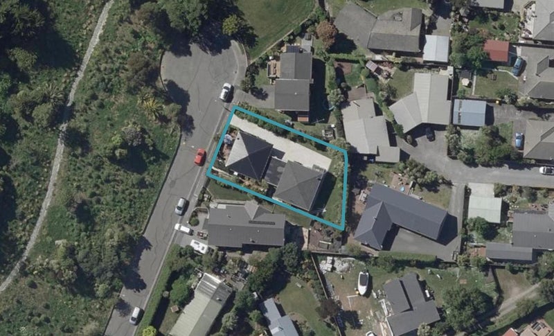 2/12 Finnsarby Place, Sumner, Christchurch - Carousel 1