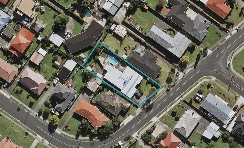 8 Buckingham Crescent, Manukau, Auckland - Carousel 1