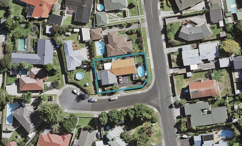 2/1 James Place, Opaheke, Papakura - Carousel 1