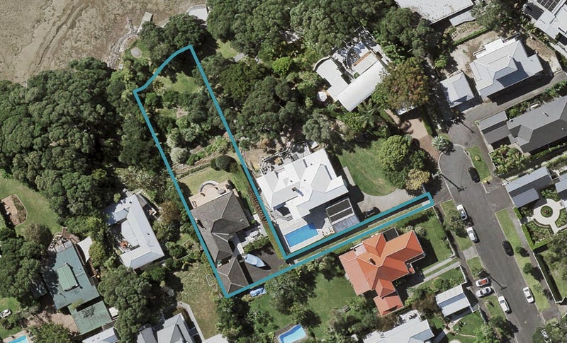 7A First Avenue, Stanley Point, Auckland - Carousel 1