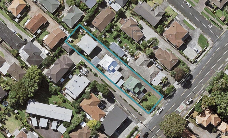 1/125 Shakespeare Road, Milford, Auckland - Carousel 1