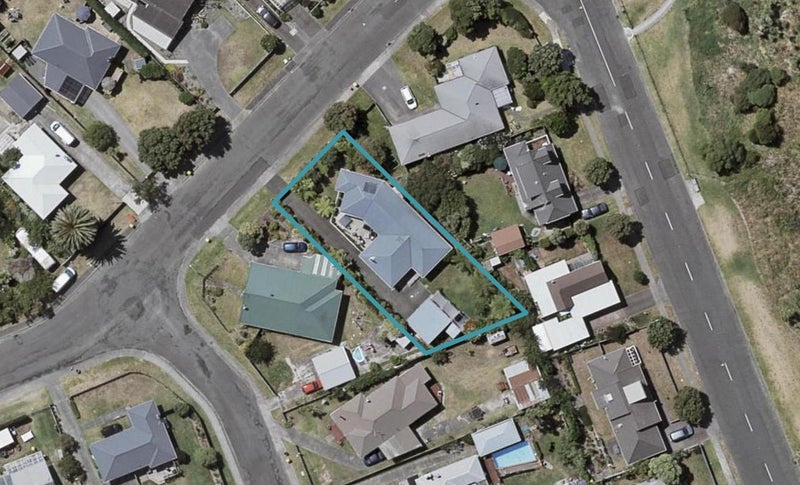 12 Hadfield Place, Paraparaumu Beach, Paraparaumu - Carousel 1
