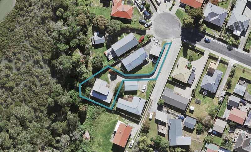 12A Maybelle Place, Kelston, Auckland - Carousel 1