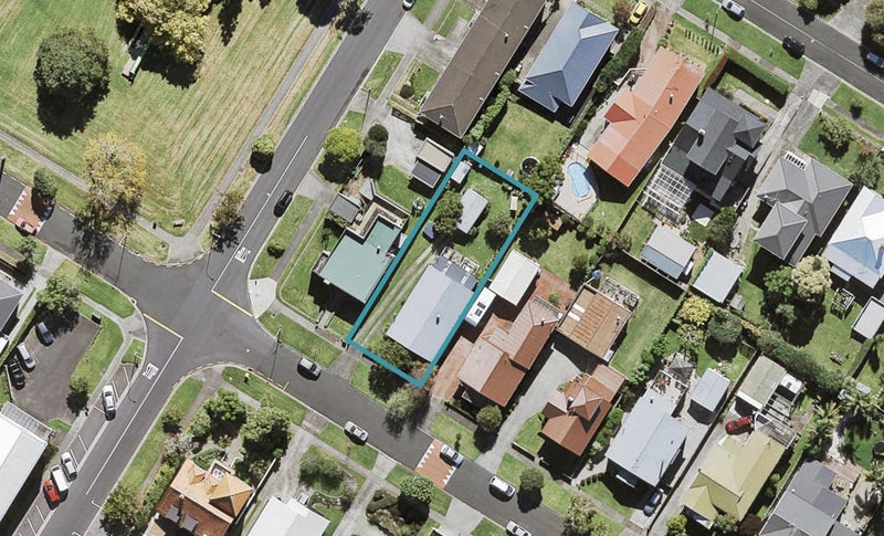17 Taumata Road, Sandringham, Auckland - Carousel 1