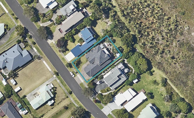 25 Bowentown Boulevard, Bowentown, Waihi Beach - Carousel 1