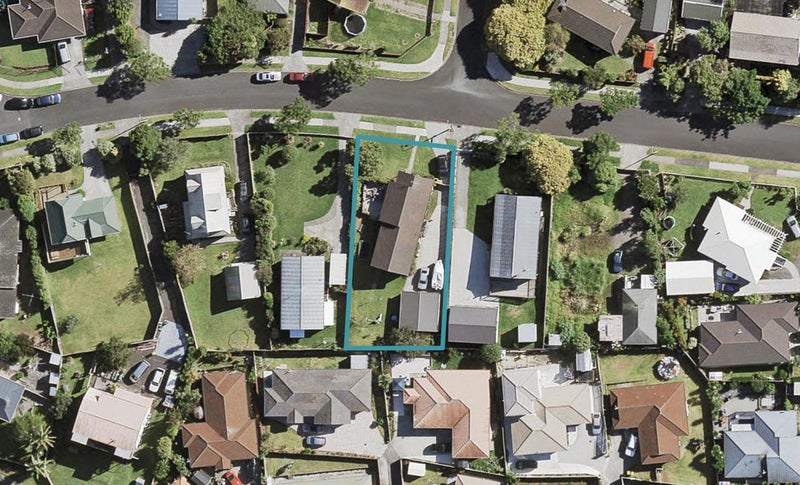 8 Bill Phillip Place, Clendon Park, Auckland - Carousel 1