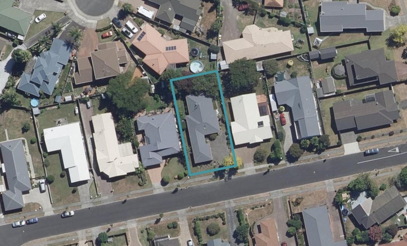 8 Minnie Place, Pukete, Hamilton - Carousel 1