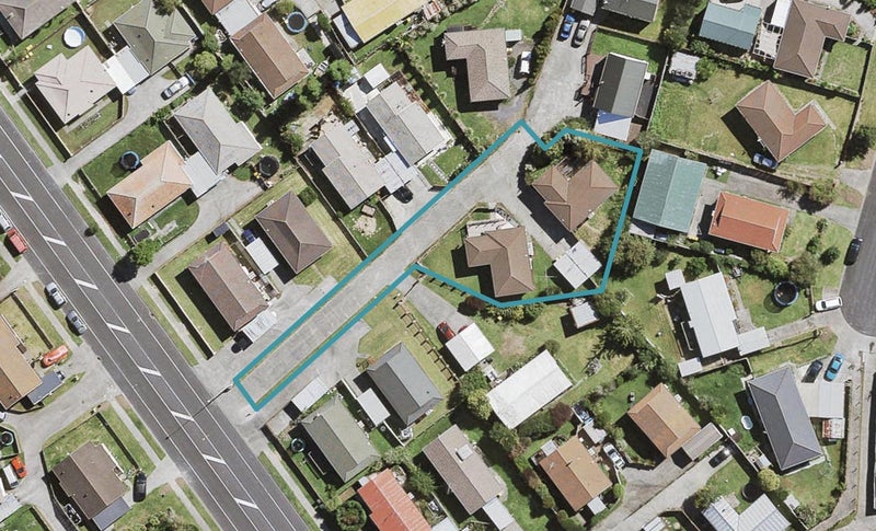 1/221 Waitemata Drive, Ranui, Auckland - Carousel 1