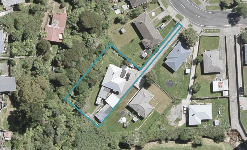 392 George Street, Stokes Valley, Lower Hutt - Carousel 1